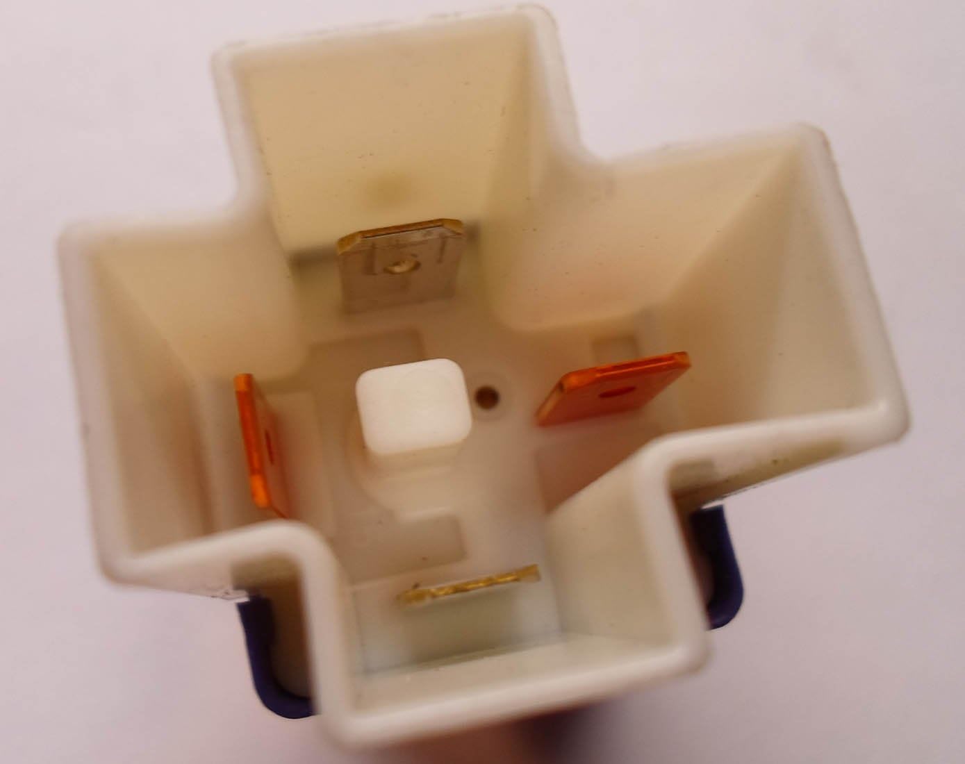 TOYOTA Genuine (28300-10020) Starter Relay Assembly : Automotive