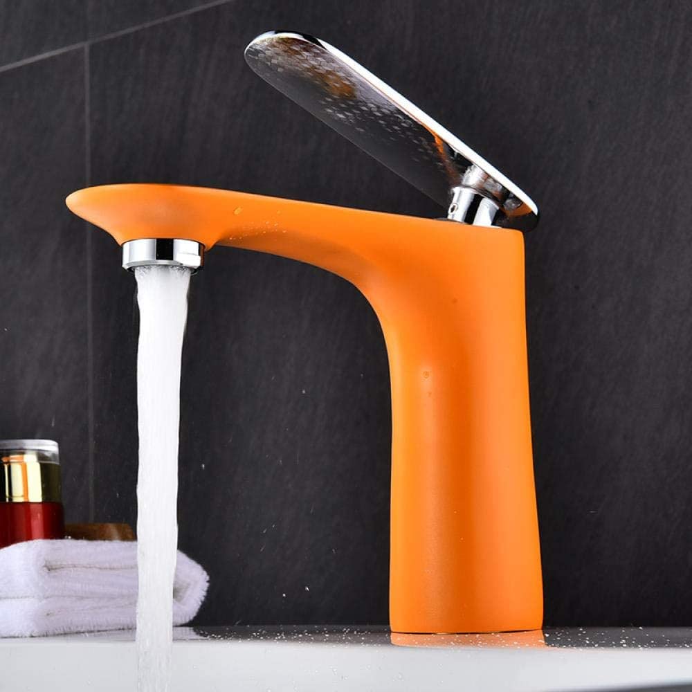 Robinet de lavabo pour rénover une salle de bains familiale moderne