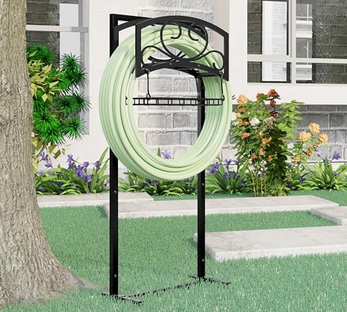 Kingson Soporte independiente para manguera de jardín con cesta de almacenamiento, acero recubierto...