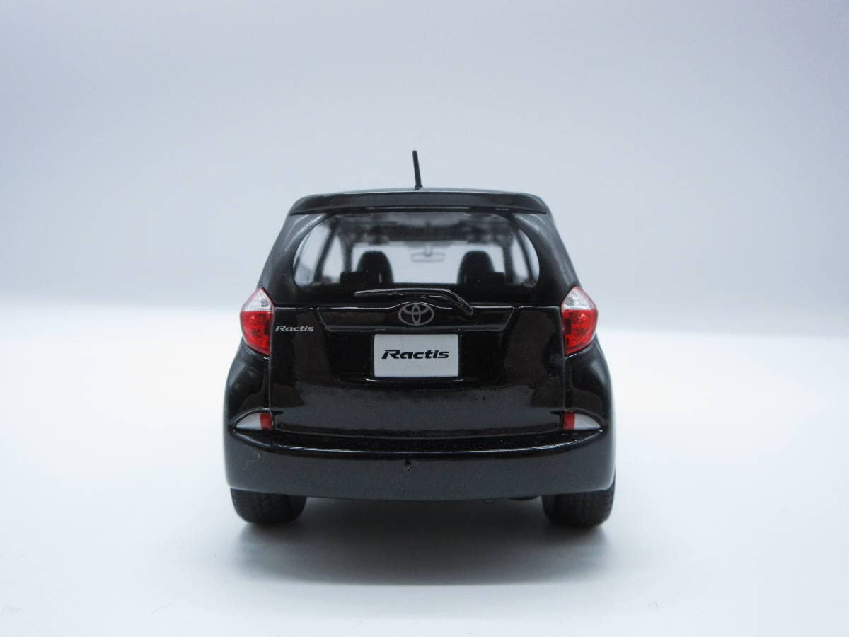 1/30 トヨタ 2代目ラクティス Ractis 非売品 カラーサンプル