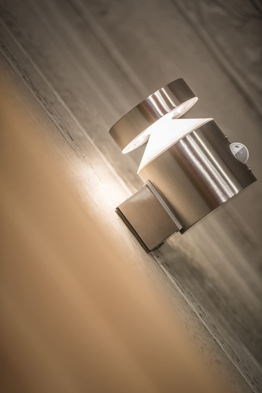 Ledvance LED Wand- Und Deckenleuchte, Leuchte Für AuÃŸenanwendungen, Intergrierter Bewegungssensor, Tag-Nacht-Sensor, WarmweiÃŸ, 150,0 Mm X 102,0 Mm X 135,0 Mm, ENDURA STYLE CYLINDER