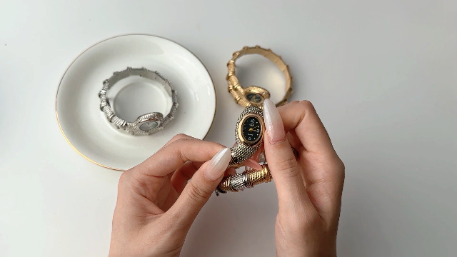 ジャストカヴァリ　スネーク型ゴールドブレスレット時計 ジャストカヴァリ スネーク型ゴールドブレスレット時計 Just