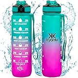 【MOTIVACIÓN INSTANTÁNEA, LIBRE DE BPA Y TOXINAS】 Gracias a nuestra botella de agua motivacional y sus medidas motivadoras para niños y adultos te recordará que debes tomar la cantidad correcta de agua para mantenerte hidratado durante todo el día. La botella de agua deportiva está fabricada 100% libre de BPA, no tendrás que preocuparte por productos químicos nocivos ni sabores extraños en tus bebidas.