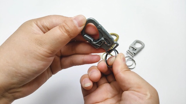 Mousqueton Porte-clés Ahiller – Alliage Gunmetal, Double Verrouillage, 4,8 Cm – Avec 2 Anneaux Inox – Pour Ceinture, Sac, Camping, Chien – Homme/femme