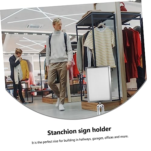 Cadre porte-panneau pour poteau de guidage à sangle rétractable format portrait double face