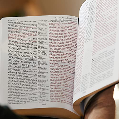 Image of NKJV Holy Bible, Giant Print Center-Column Reference Bible, Black Leather-look, Thumb Indexed, 72,000+ Cross References, Red Letter, Comfort Print: New King James Version
