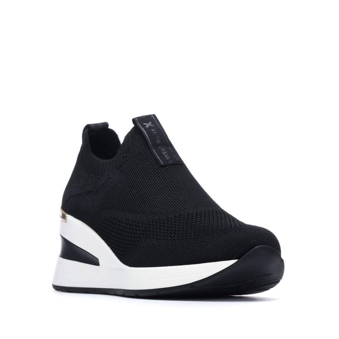XTI - Sneakers Kobiety - Wygodne i wszechstronne obuwie – moda casualowa