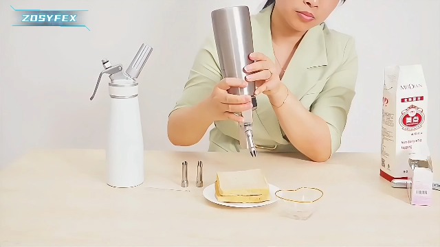 生クリームページ Amazon.co.jp: Zosyfex 生クリームディスペンサー 泡立て器