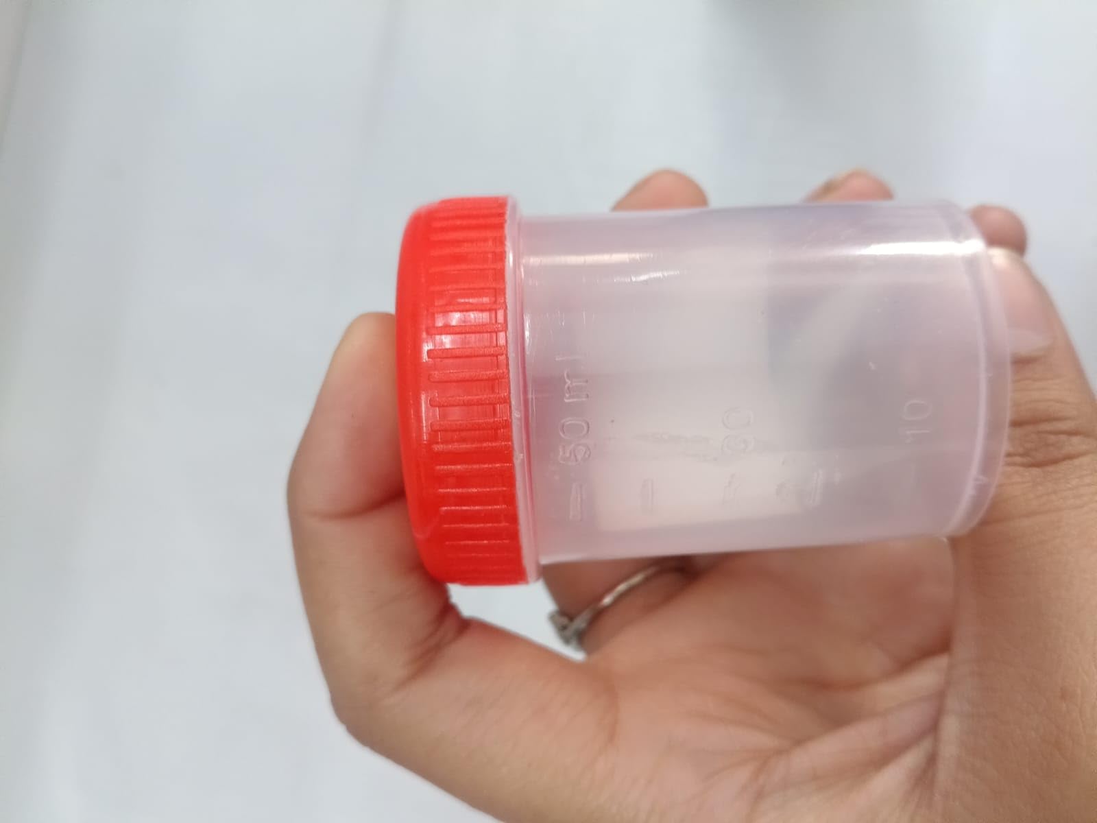 Recipiente de plástico para orina (50 ml) - Esterilizado -100