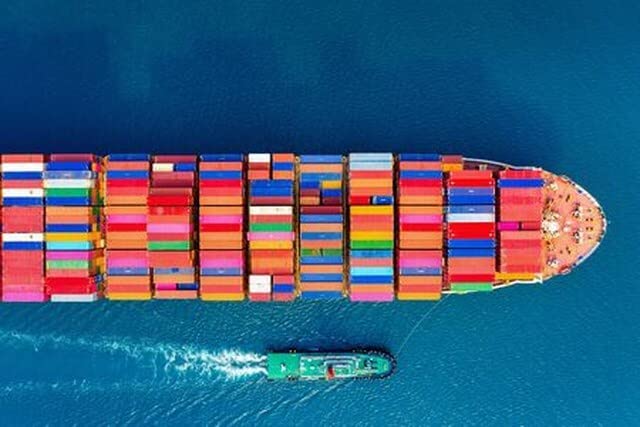 Tableau sur toile cargo en mer pour salon contemporain et bureau épuré