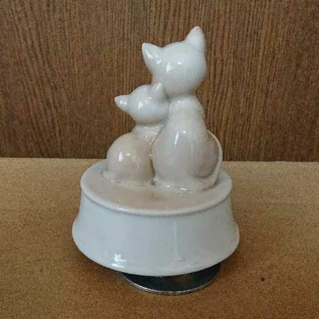 Amazon | 猫 陶器 オルゴール 日本製 高さ約13.5㎝ | オルゴール