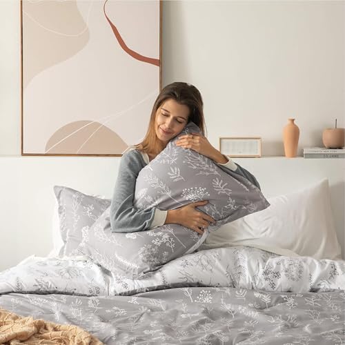 Image of Bedsure Oversized Queen Comforter Set - Light Grey Bed Set, 3 Pieces Cute Floral Bedding, 1 Soft Reversible Botanical Flowers Comforter and 2 Pillow Shams