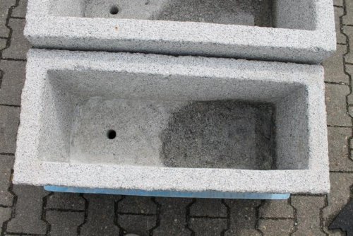 Natursteinzentrum Rhein Main Trog aus Granit grau, L/B/H ca. 80/35/35 cm, ca. 100 kg, Außenseite