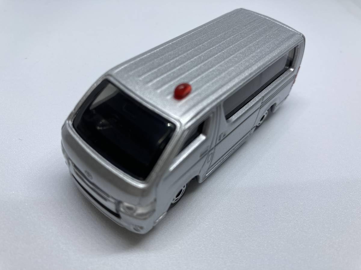 Amazon.co.jp: トミカ 警察車両トミカ ハイエース 覆面パトロールカー