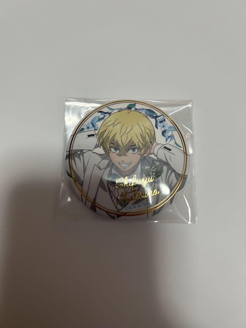 Amazon | 松野千冬 タキシード缶バッジ | バッジ | おもちゃ