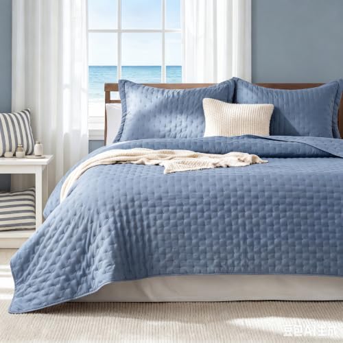 Image of Bedsure Twin Quilt - Ultra Soft Twin XL Quilt Bedding for Dorm Decor, Lightweight All-Season Comforter, Mineral Blue Bedspread Coverlet with Clover Pattern, 68 x 86 Inches
