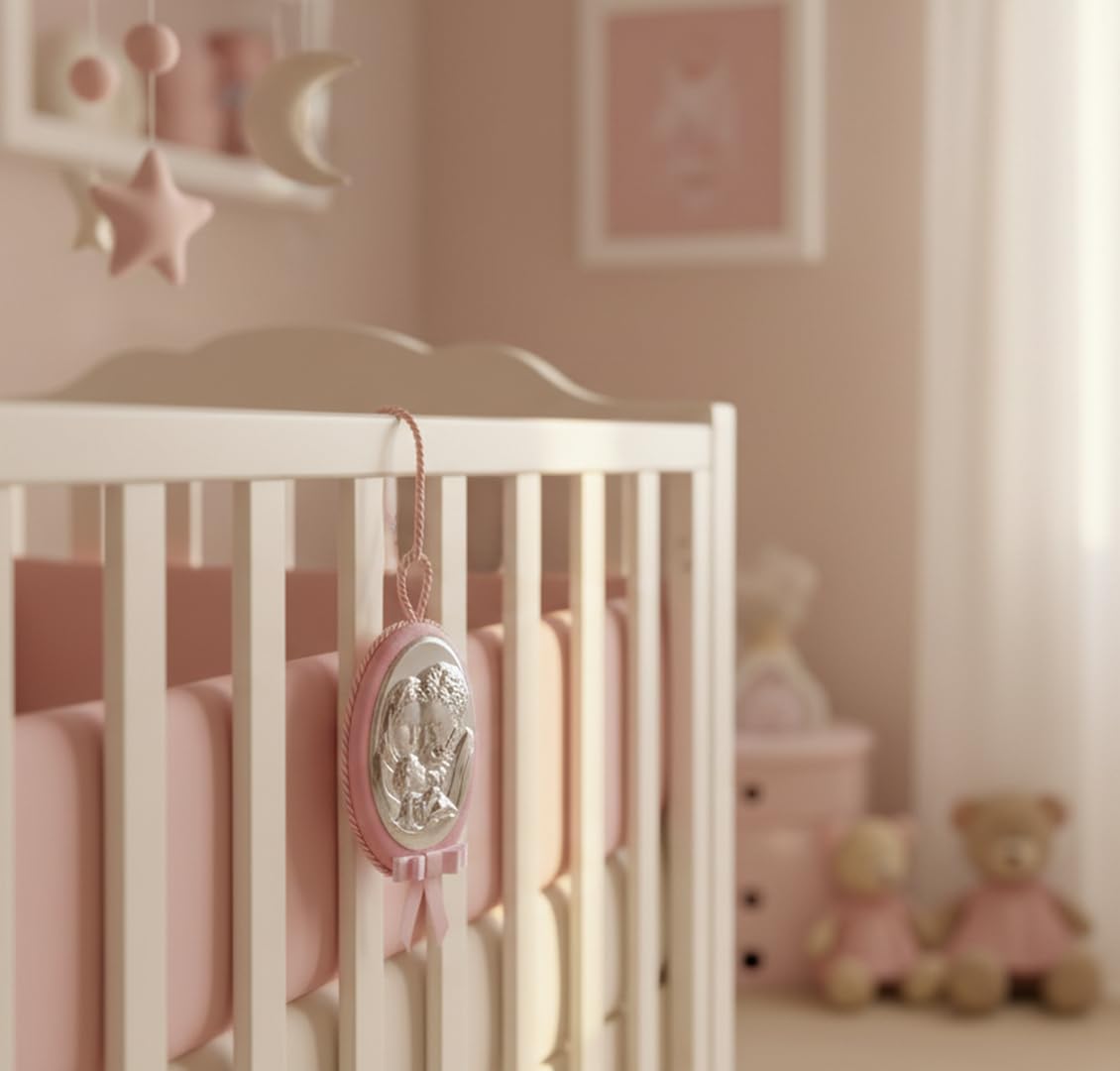 Medaglione Musicale Capoculla Sopraculla Ovale con Sacra Famiglia in Argento, Personalizzabile con Incisione del Nome, Idea Regalo per Nascita o Battesimo da Appendere alla Culla del Neonato Rosa