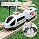 SKIKHN Eisenbahn Kinder Elektrisch, Batteriebetriebener Zug Magnetanschluss, Lernspielzeug RC Zug mit Sound- und Lichteffekten, Kinder Lokomotive kompatibel für ab 3+ Jahren