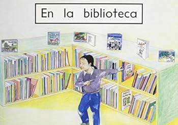 Paperback En La Biblioteca (at the Library): Individual Student Edition Magenta Basicos (Magenta) [Spanish] Book