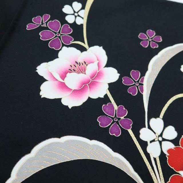 成人式着物 刺繍“牡丹や百合、桜や菊ぱっと花咲く美の象徴”