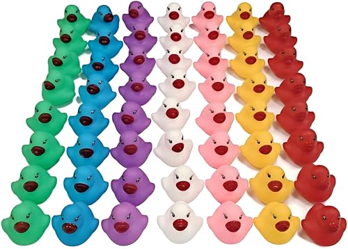 SaiXuan Set de 56 Patitos de Goma – Mini Patitos Pequeños en 7 Colores (Amarillo, Rojo, Verde, Azul, Rosa, Violeta y Blanco) – Patitos de Goma Baño Bebé para Bañera, Piscina, Fiesta y Decoración