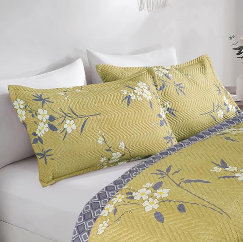 Image of Amazon Brand - Umi 100% Cotton Quilted /Ultrasonic 280 Tc Printed King Size Bed Cover /Bedsheet /Bedspread Comforter with 2 Pillow Shams /Cover, (Luxurious, 90 x100 inches, Yellow & Silver)