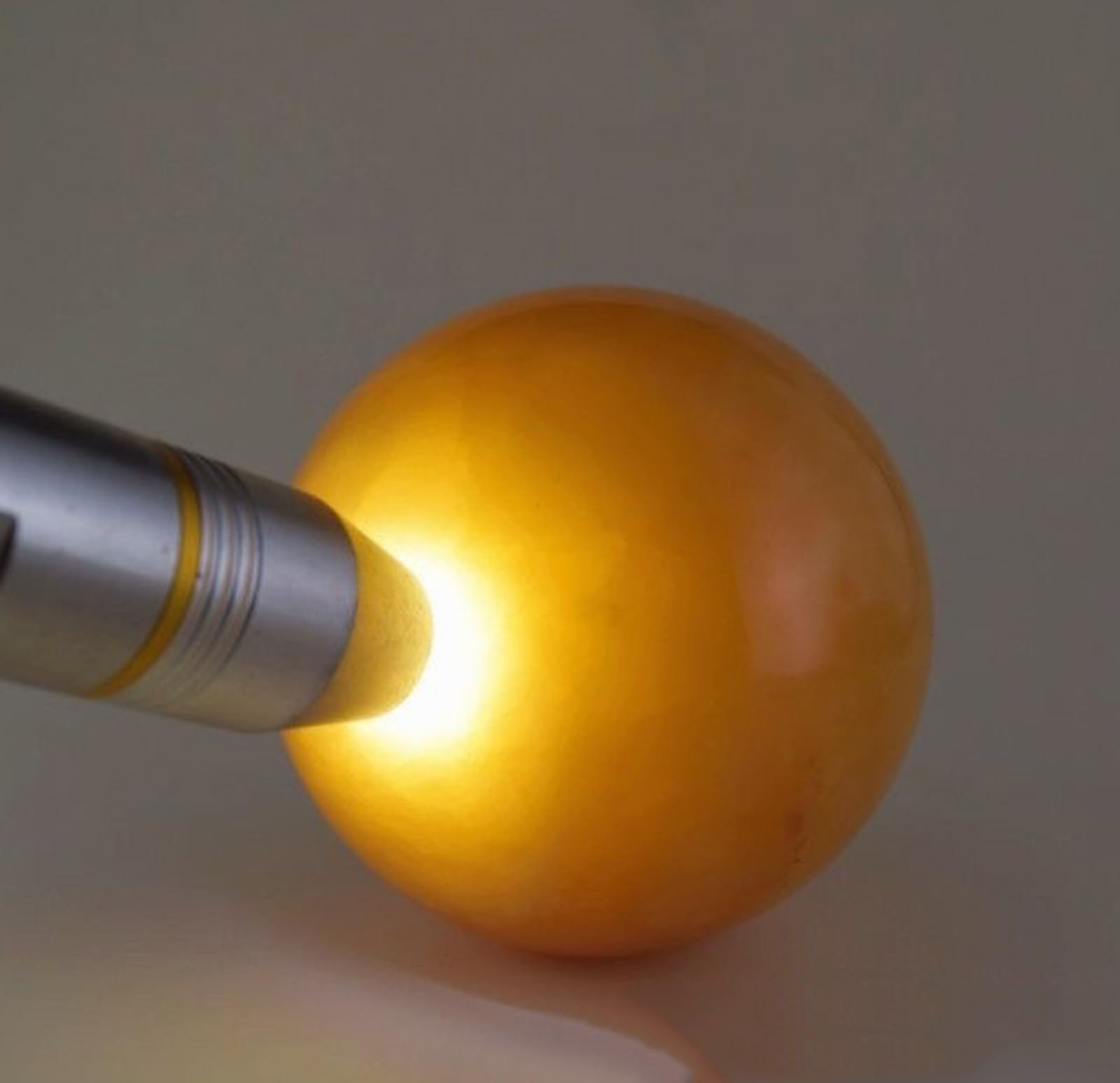 Esfera de Cristal de topacio Natural, Bola de Piedra Preciosa citrina con Soporte de Madera,Bola de la Suerte Feng Shui,Bola de Cristal curativa Reiki,decoración de Sala de Estar,10cm/3.9in