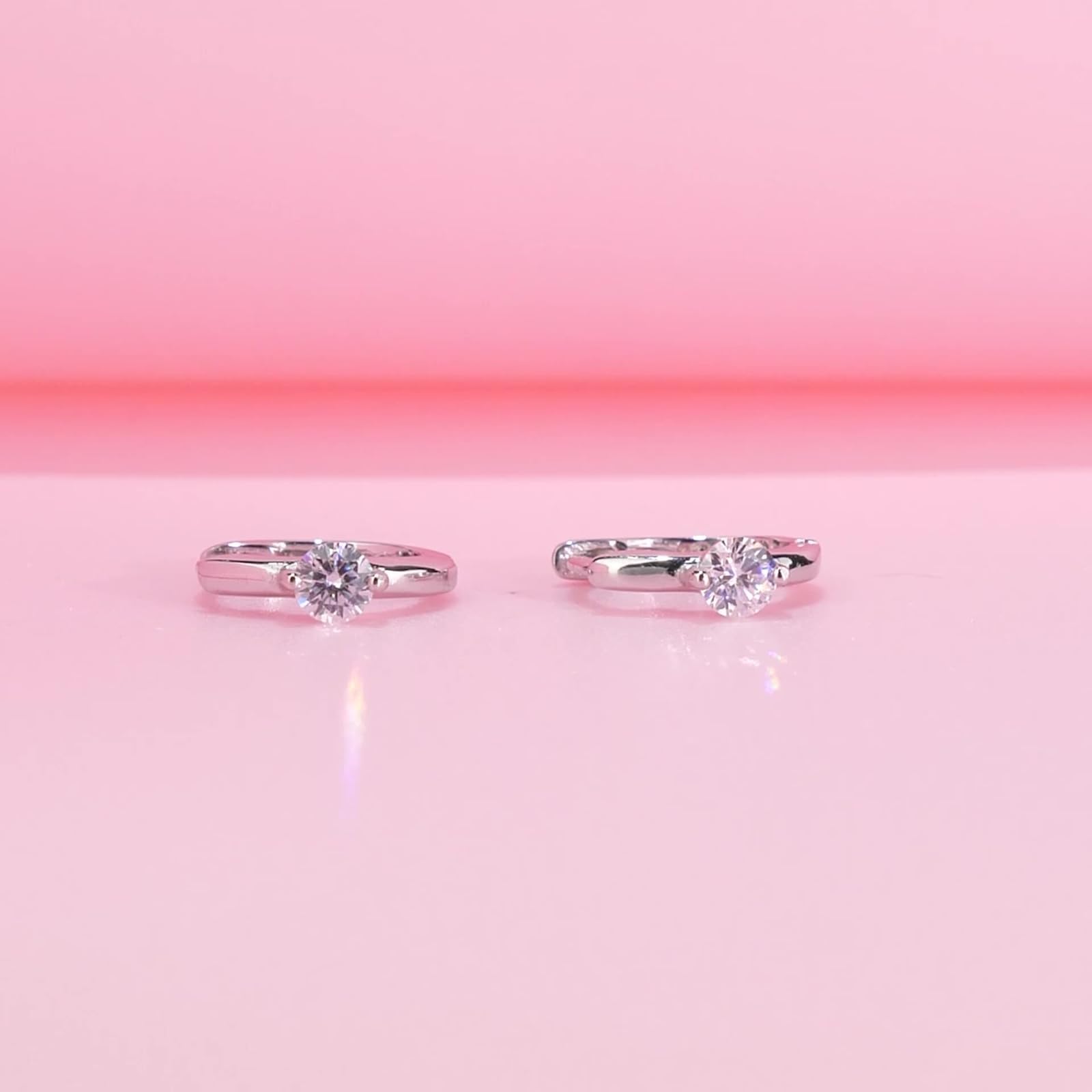 Wycian Pendientes de aro de oro para mujer, aretes delicados de moissanita blanca, solitario dorado para ella