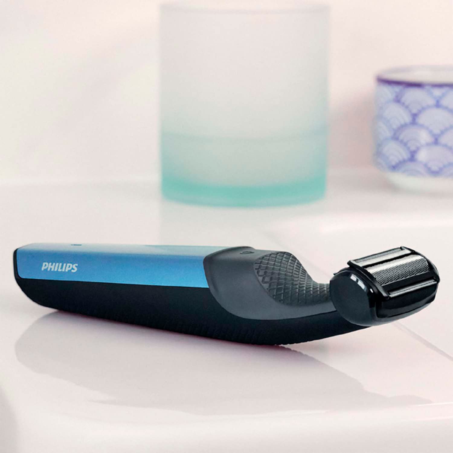 Philips BG3015/15 Bodygroom Series 3000 Rasoio Corpo Wet&Dry, Utilizzabile Sotto la Doccia con 3 Pettini Rifinitori