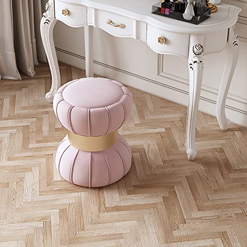 Repose-pieds ottoman en velours pour optimiser les petits espaces du salon