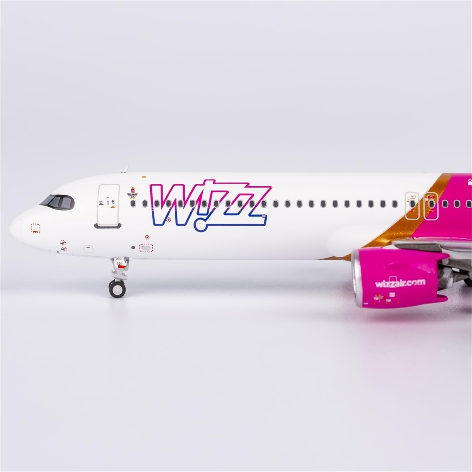 Repliki modeli samolotów 11CM 1/400 wielkoskalowy model samolotu do Wizz Air A321neo HA-LGI statyczny wykończony samolot kolekcjonerski miniaturowy model samolotu
