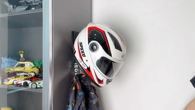 Olymajy Lot De 2 Supports Muraux Casque Moto Rotatifs 180° – Porte-Casque Aluminium Avec Crochet, Gain De Place & Design Anti-Déformation