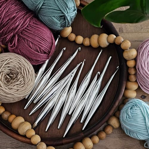 Image of Furls Crochet Hook, Silver Streamline Metal, Ergonomic Handle Crochet Hooks 7 inch (Silver Metal, E - 3.50MM)