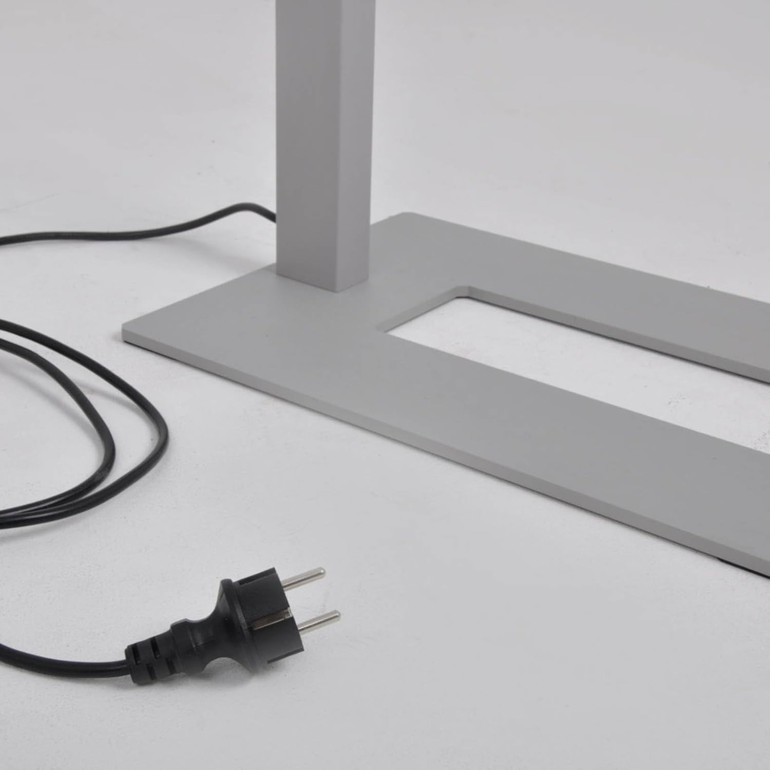U-shaped base and power plug of Arcchio Logan lamp