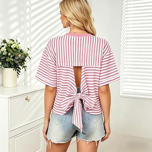 T-shirt ample avec nœud au dos et découpe originale à rayures