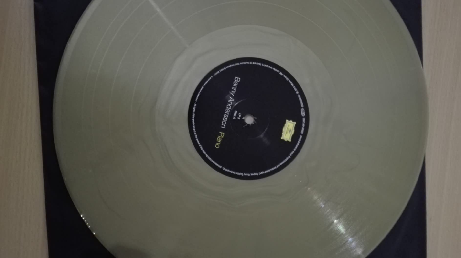 Die Farbe gold scheint sich für Vinyl nicht zu eignen