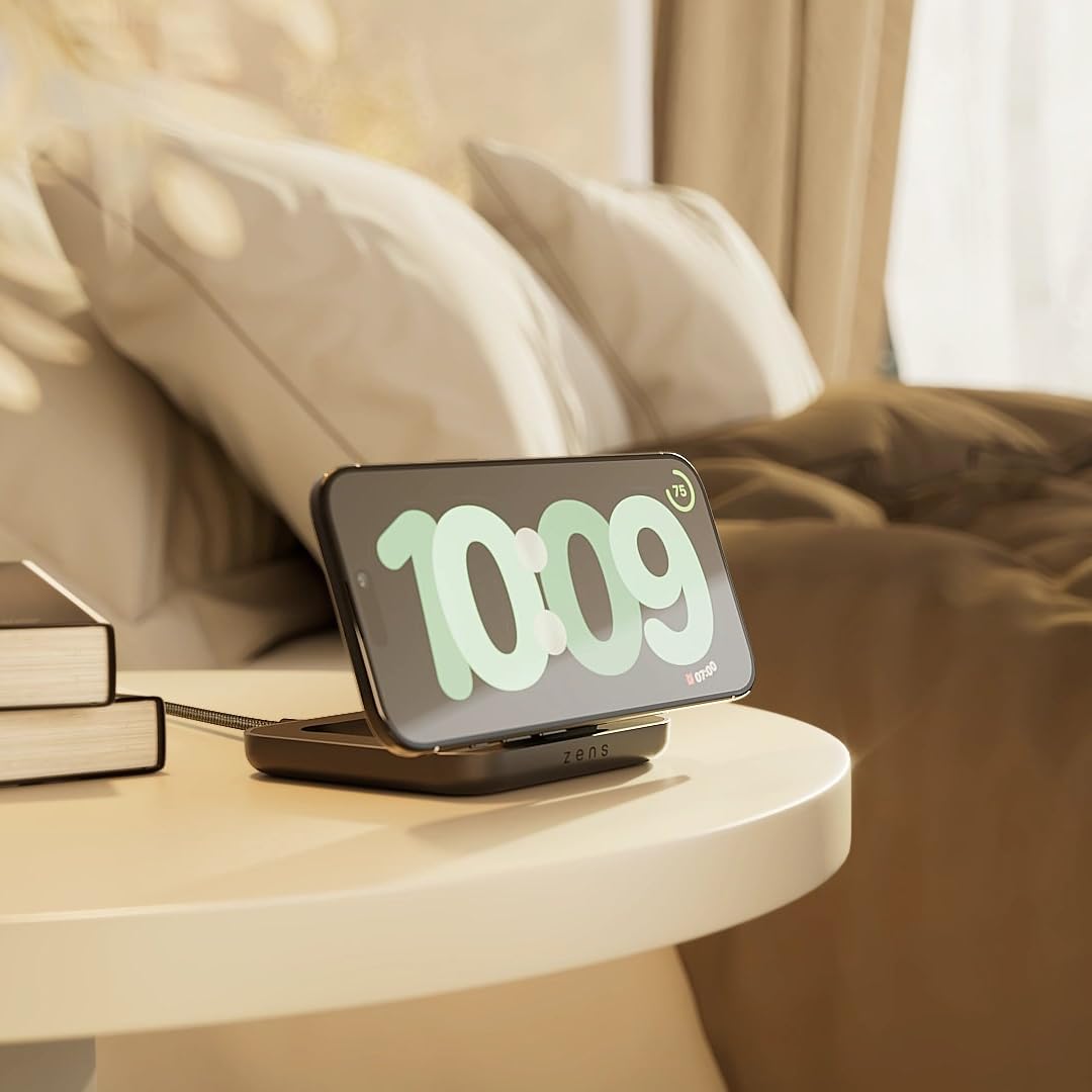 Zens Magnetic Nightstand Wireless Charger (2026), Cargador inalámbrico MagSafe y Qi2 15 W para iPhone/AirPods, Incluye Adaptador de Corriente de 20 W (EU/UK/US) y Cable Integrado de 1,5 m, Negro