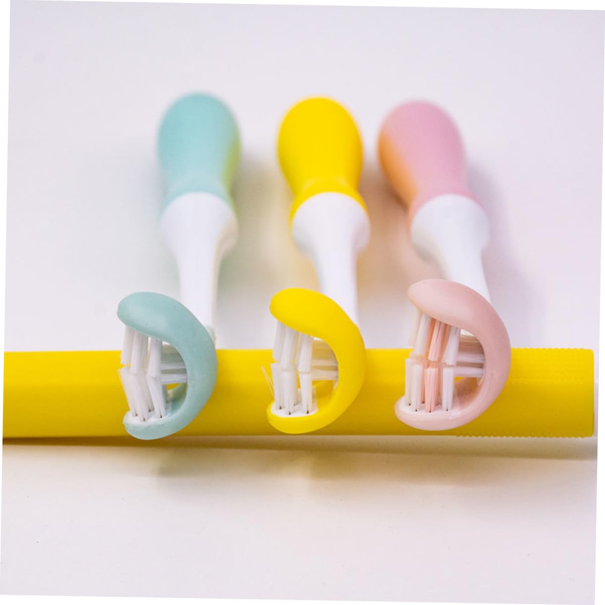 VICASKY Spazzolino da Denti Comodo da Impugnare a 3 Lati per Adulti Setole Morbide Design Avvolgente in Pp per Cura Orale a Casa