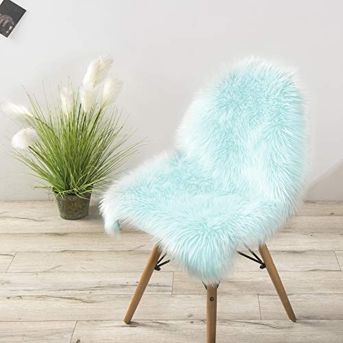 Teppich Wölkchen Lammfell Kunst-Fell-Teppich | Hochflor Deko Schaffell als Flauschiger Bett-Vorleger oder Läufer für Schlafzimmer, Wohnzimmer oder Kinderzimmer | Mint Grün - 55x80cm