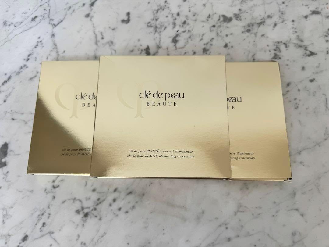 JAL国際線ファーストクラス詰め合わせ(ウェア２、ポーチ３） 国際線ファーストクラス機内アメニティオリジナルポーチに新