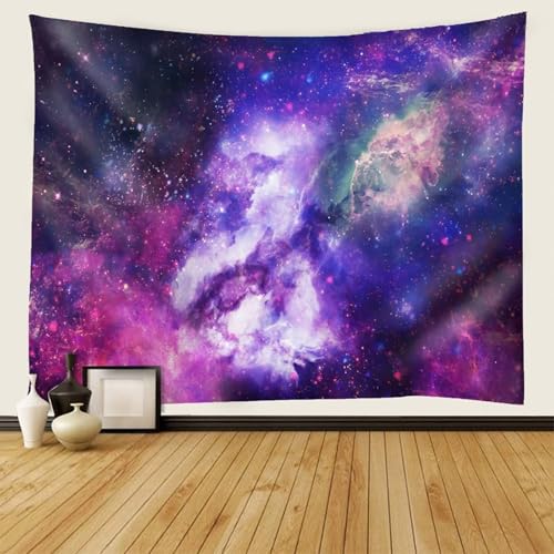 Tenture violette galaxie pour masquer un mur vide et décorer un studio