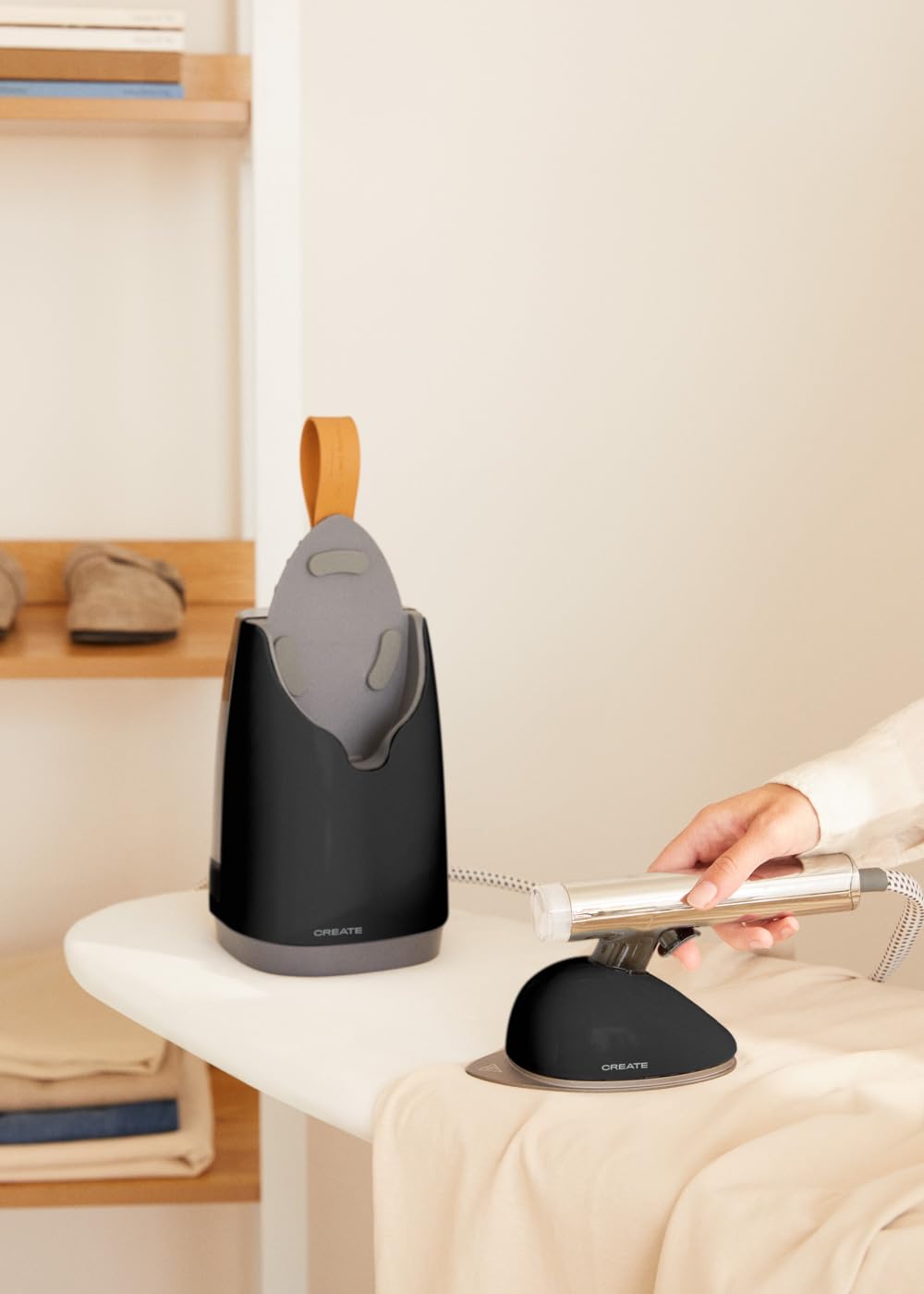 CREATE/IRON DUAL PRO/Fer à vapeur horizontal et vertical 800 ml noir/Design 2 en 1, 4 modes de repassage, coup de vapeur et repassage à sec, semelle antiadhésive, 1630W