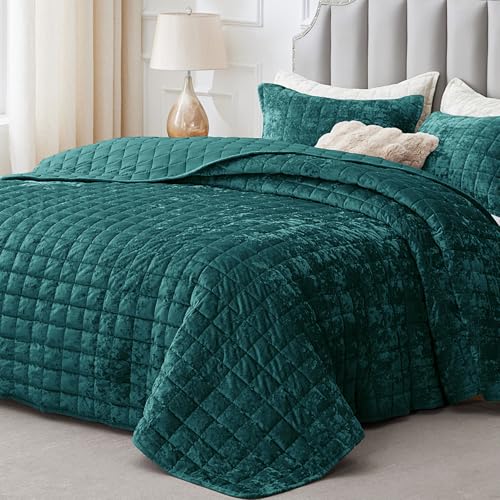 BEDELITE Velvet Quilt Set King Size - Luxury Velvet Comforter Bedding Set 3 Pieces, Soft Cozy Emerald Green Oversized Bedspread Coverlet for All Seasons with 2 Pillow Shams