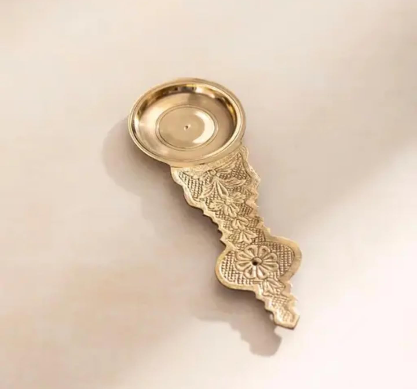 Bougeoir vintage en laiton stable pour sécuriser vos bougies flambeaux