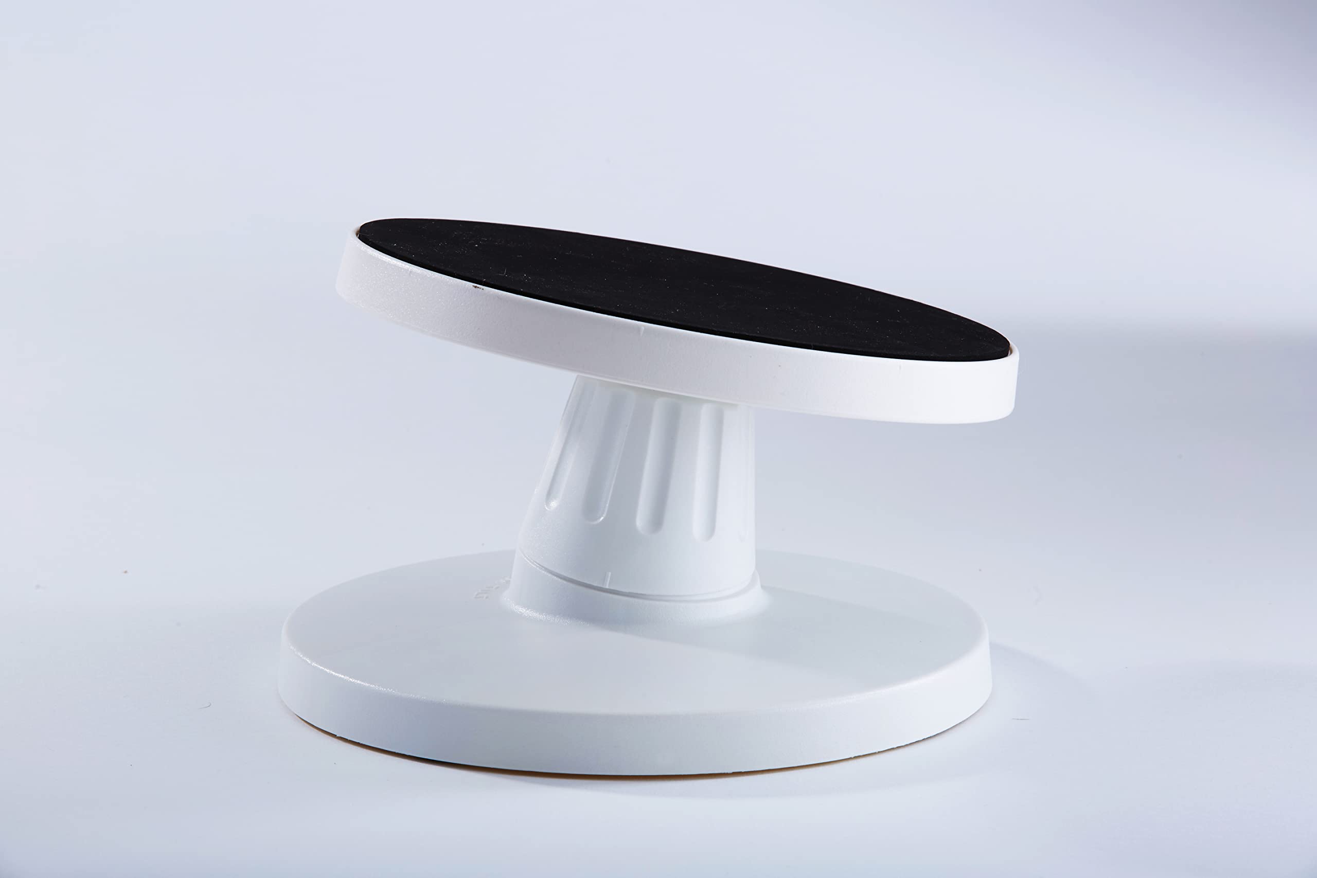 Cake Tilting Turntable Dimension: 9 in / 23 cm