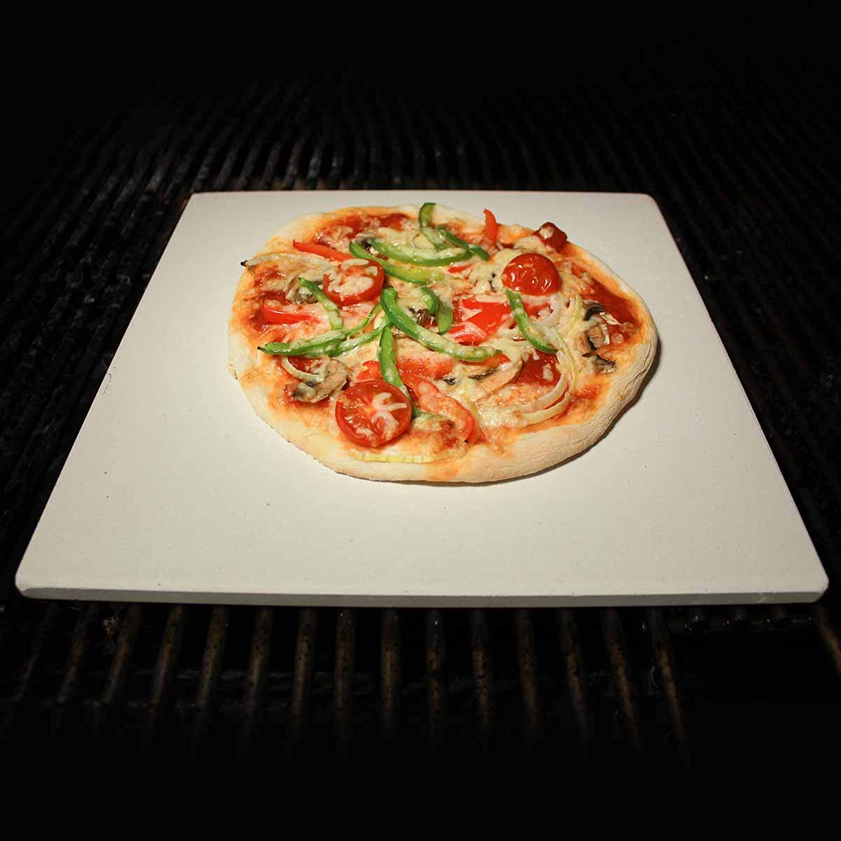 SANTOS XL Pizzastein eckig - 30,5x30,5x1cm - knusprige Pizza - Backofen, Kohlegrill, Gasgrill - Pizzaplatte/Backplatte - Pizza, Flammkuchen, Pita