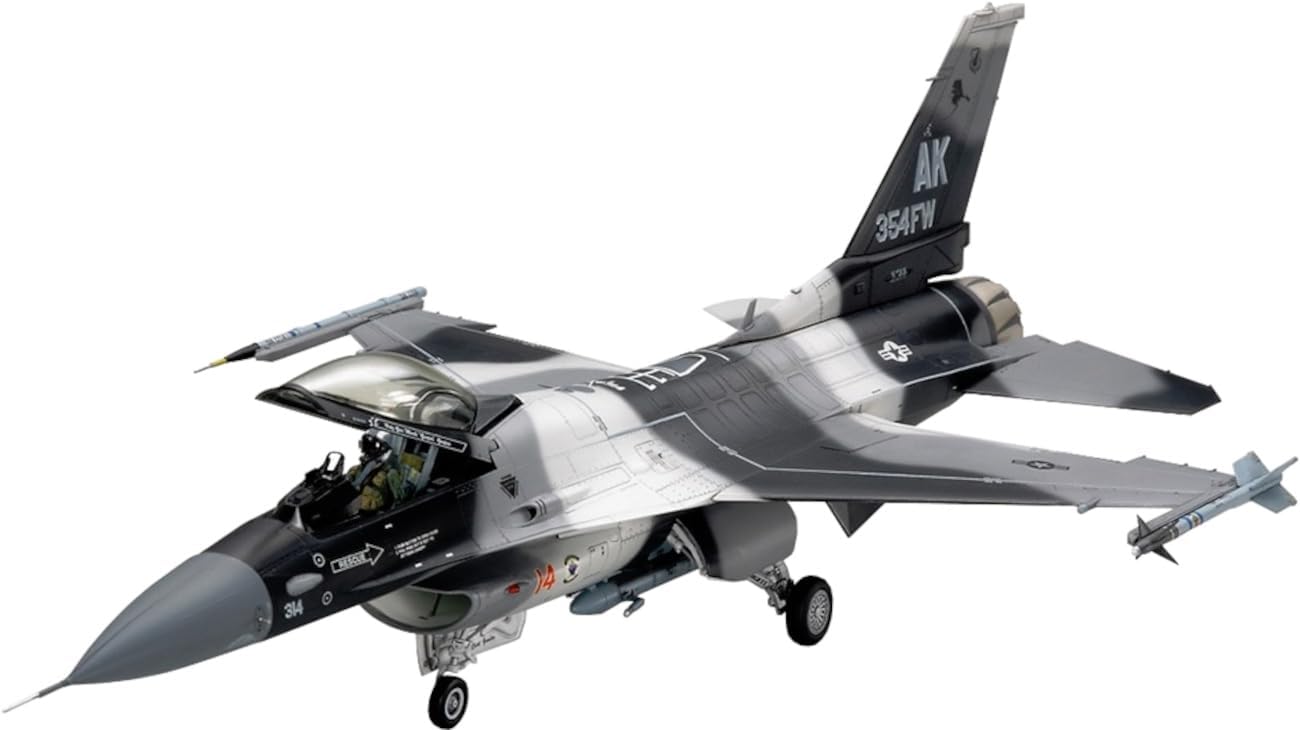 300061106 F-16C/N Lockheed Martin Fighting Plane Model 1:48 Scale