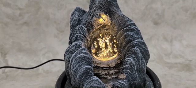 Amazon.co.jp: 卓上噴水 水が循環する 置物 金運 財運 開運祈願 樹脂製