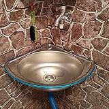 El tamaño del producto: L-17.32 "× W-13", el tamaño más pequeño queda mejor con su tocador, hay suficiente espacio entre los dos para soltar o colocar artículos. El paquete incluye: lavabo de acero inoxidable, accesorios de tubería de drenaje simples.