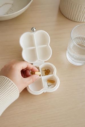 Busstier Taşınabilir İlaç Kutusu 7 Gün Bölmeli Büyük Haftalık İlaç Organizer Günlük Hap Saklama Kutusu Nem Geçirmez Kilitli Sağlık Kutusu Seyahat Tipi (Beyaz Bubble)
